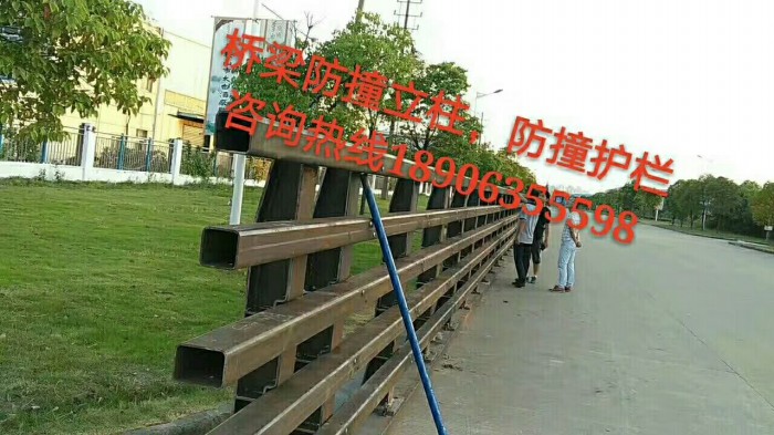 防撞護欄，防撞立柱